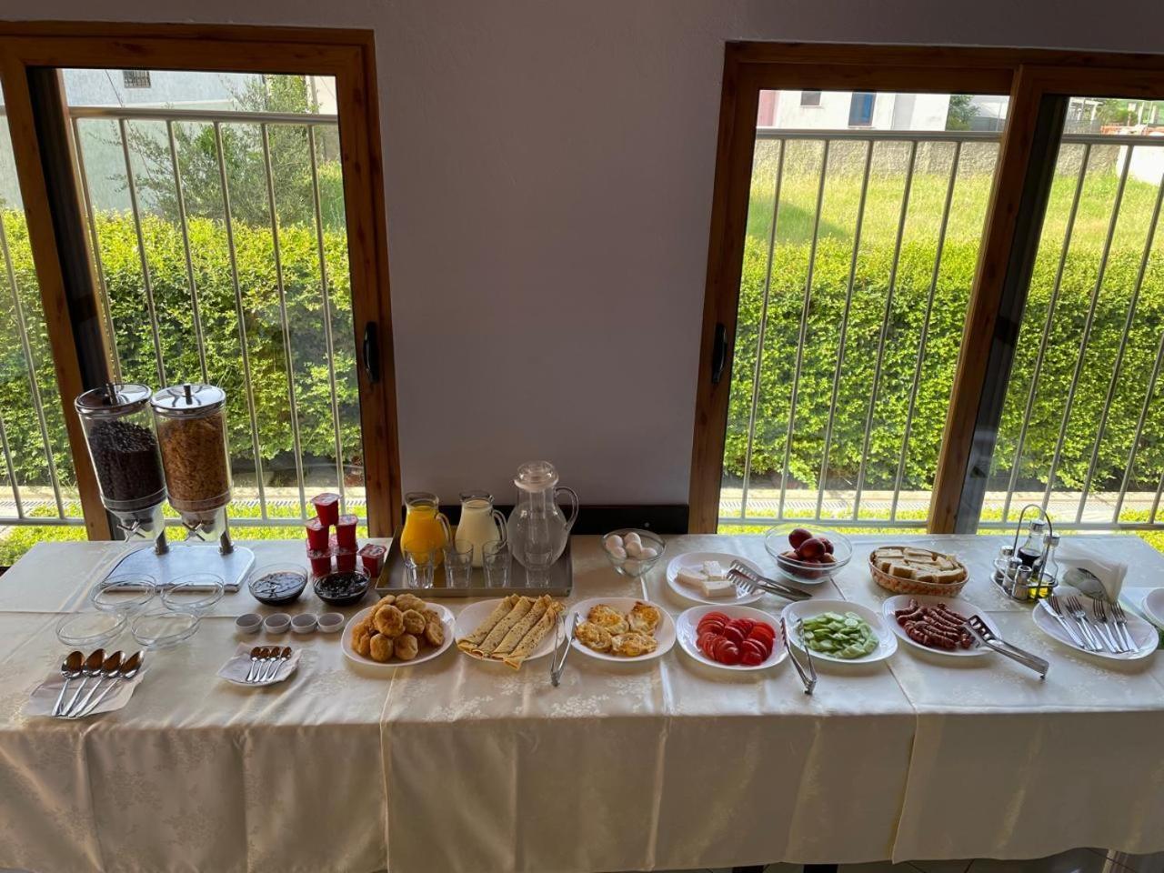 Hotel Restaurant Globi Velipojë Exteriör bild