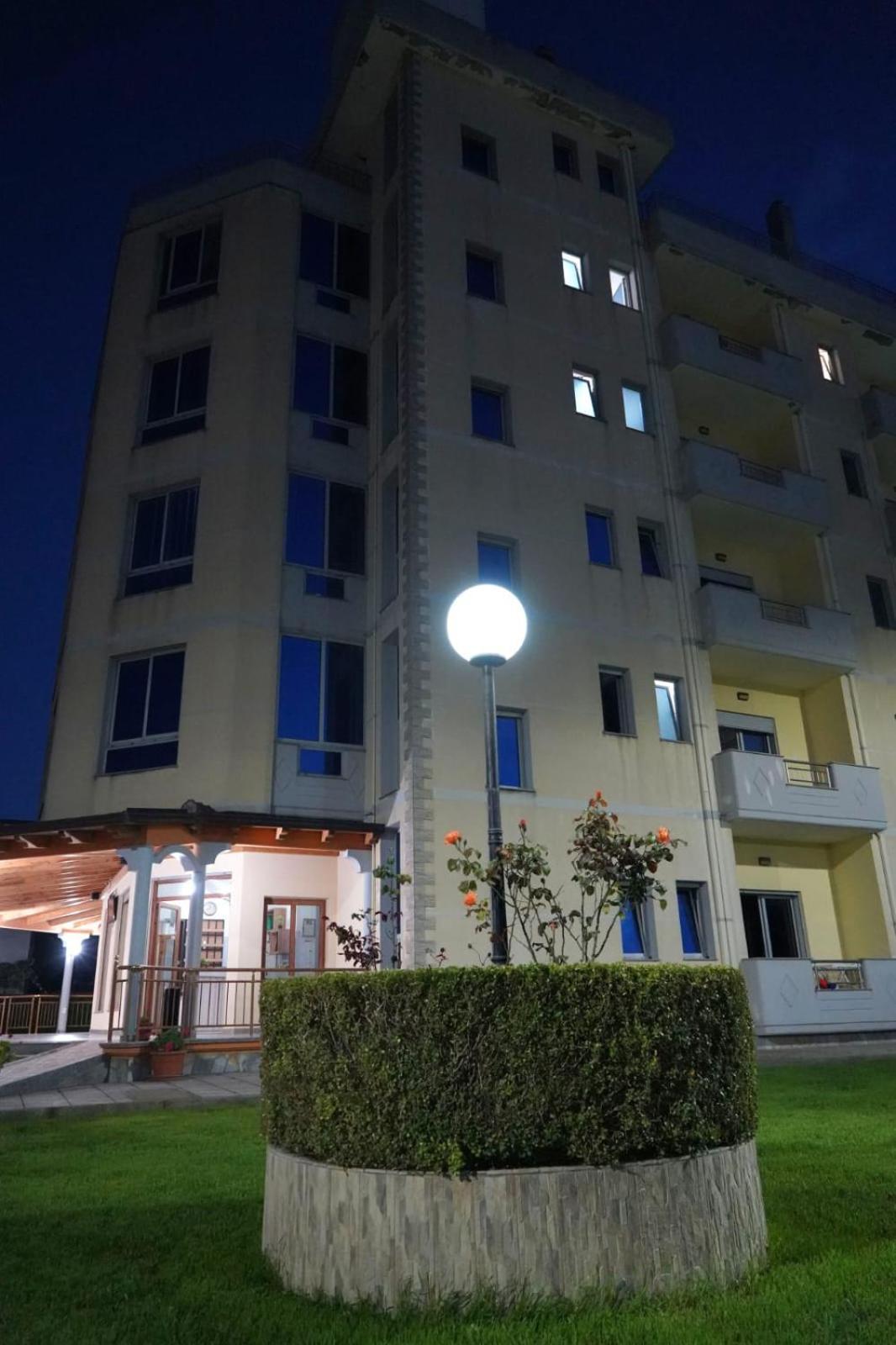Hotel Restaurant Globi Velipojë Exteriör bild
