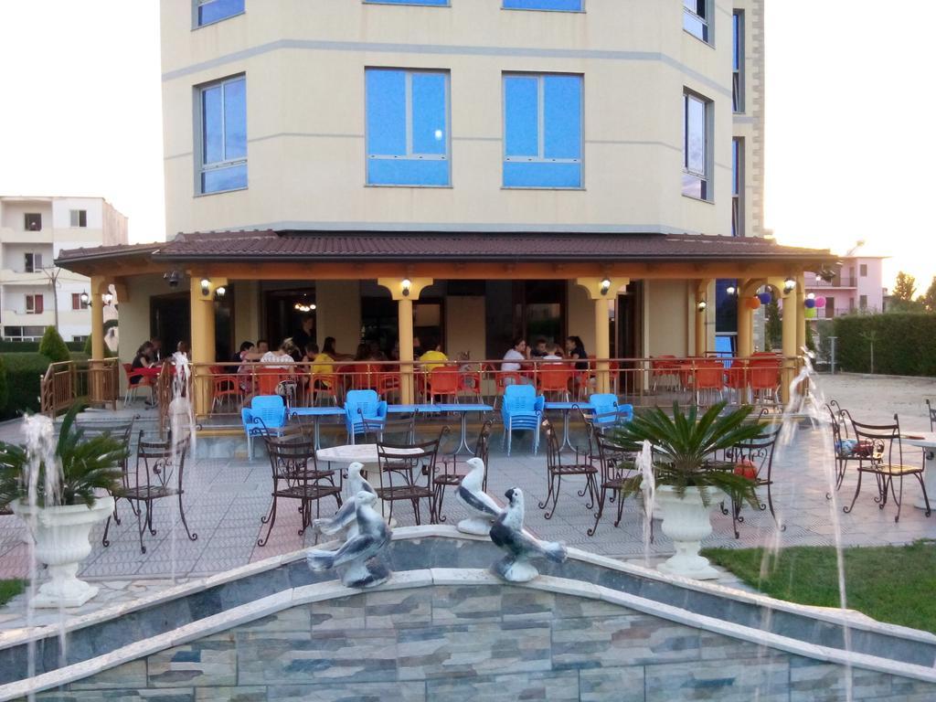 Hotel Restaurant Globi Velipojë Exteriör bild