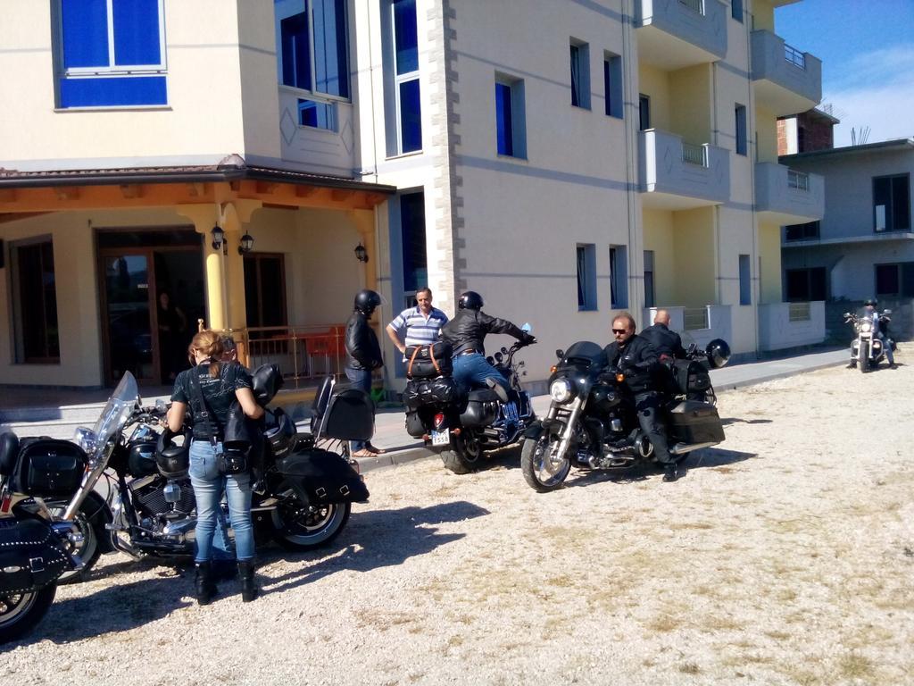 Hotel Restaurant Globi Velipojë Exteriör bild