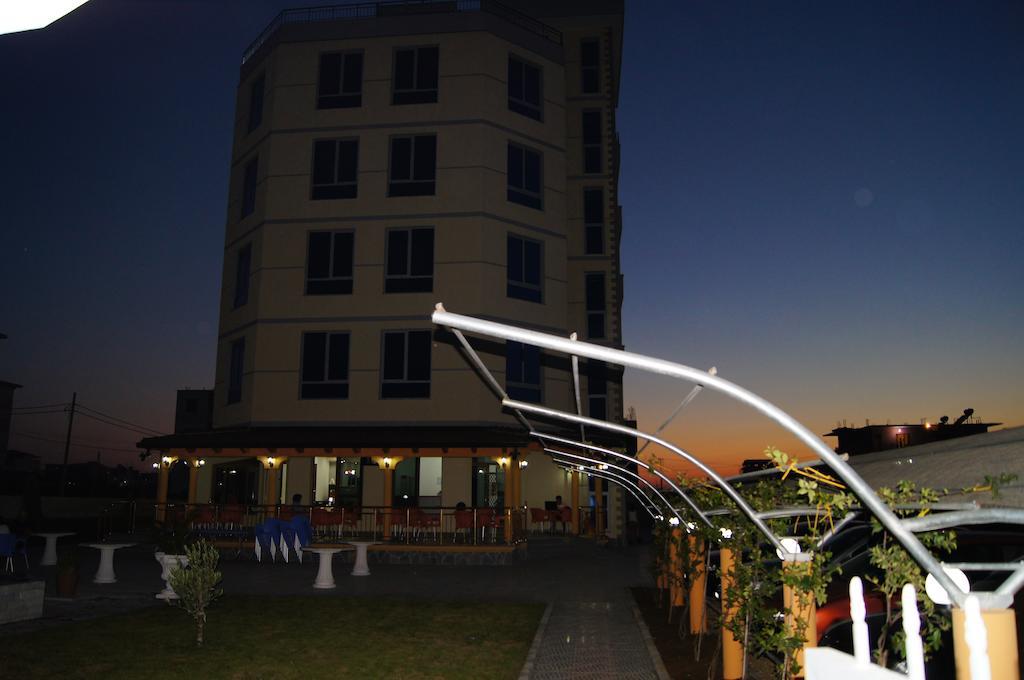 Hotel Restaurant Globi Velipojë Exteriör bild