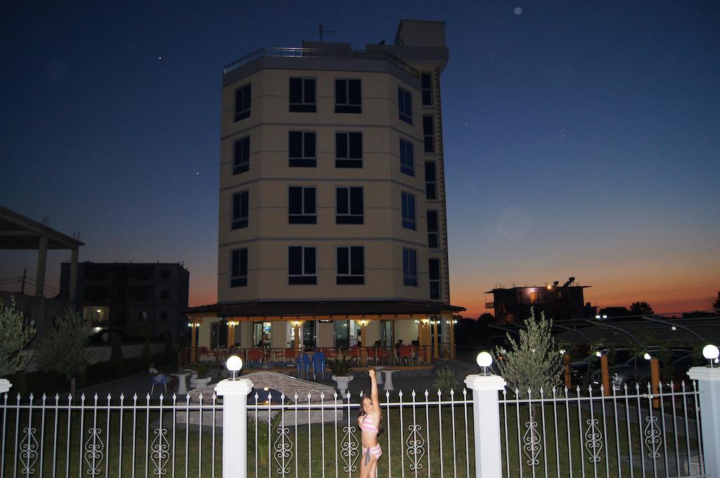 Hotel Restaurant Globi Velipojë Exteriör bild