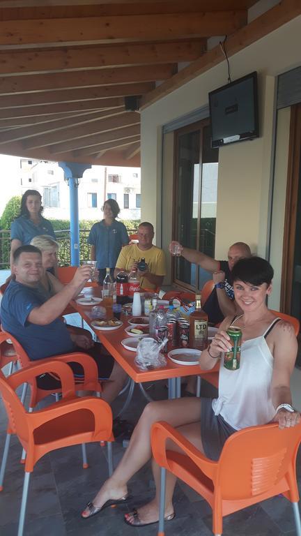 Hotel Restaurant Globi Velipojë Exteriör bild