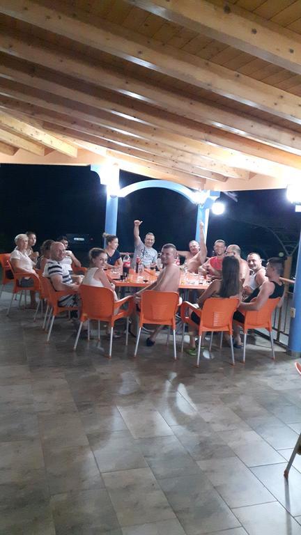 Hotel Restaurant Globi Velipojë Exteriör bild